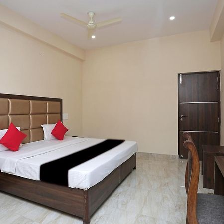Capital O 37423 Golden Leaf Dehradun Exterior foto