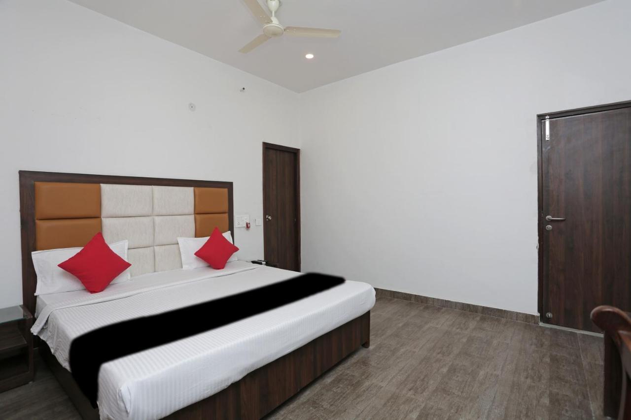 Capital O 37423 Golden Leaf Dehradun Exterior foto
